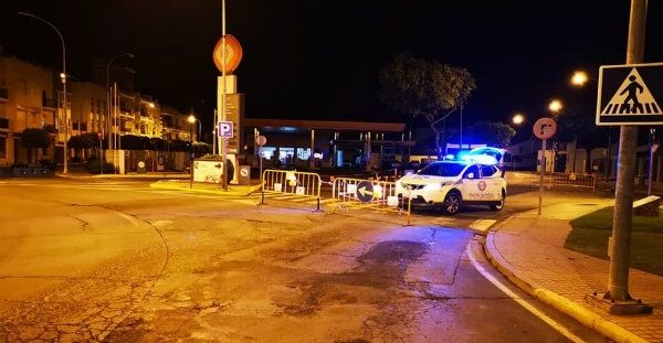La rotura de una tubería obliga a cortar la Avenida Juan Antonio González en Ayamonte