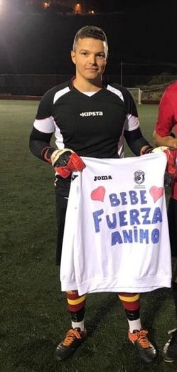 Solidario gesto del CD Sordos Huelva con el pequeño Bebe
