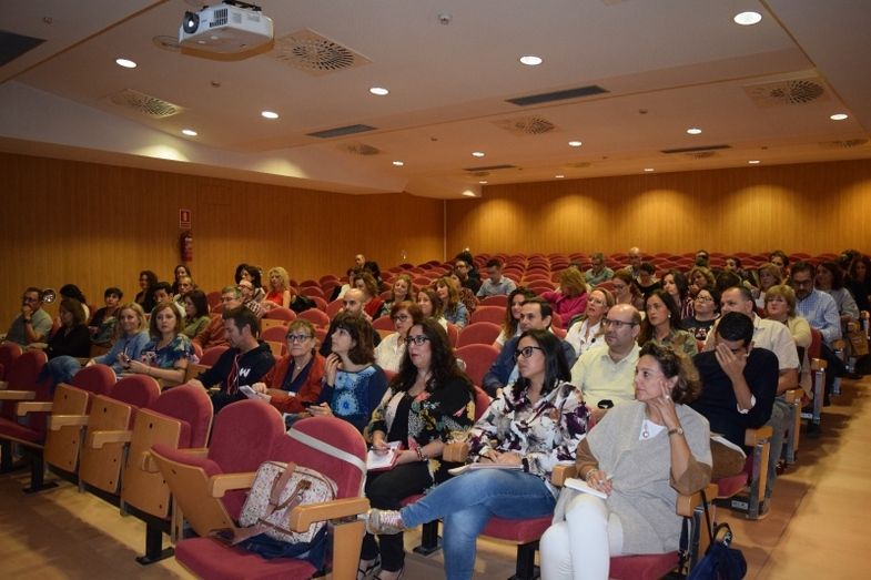 La Junta promueve la difusión del programa Erasmus Plus en los centros educativos