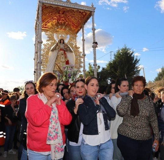 Emotivo traslado de la Virgen de Montemayor en un frío domingo de otoño