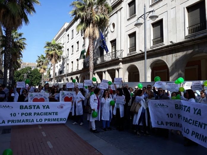 El Sindicato Médico y 'Basta ya' continuarán en huelga 15 días más con una jornada de paro completa el 16