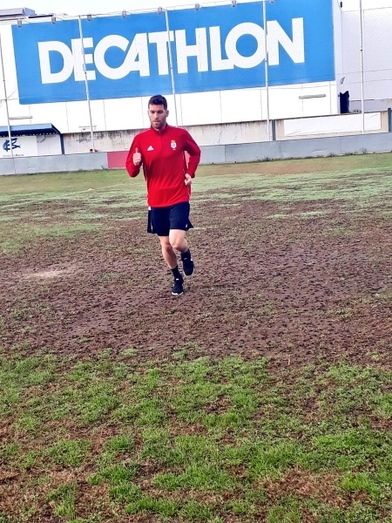 Marc Caballé se machaca en su día libre pese al 'triste estado de los campos'