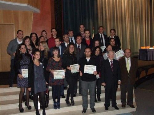 Homenaje del Ayuntamiento lepero a 15 titulados