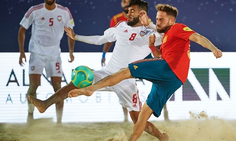 La España de Fernando Guisado no suma ante los anfitriones (5-4) y se la jugará en la última jornada de la Copa Intercontinental frente a Egipto