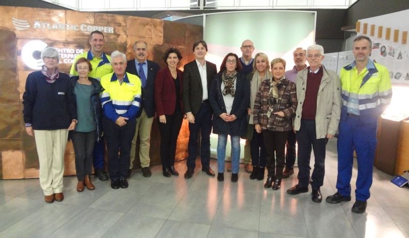 Un grupo de senadores conoce las instalaciones de Atlantic Copper gracias al Programa Empresas Parlamentarios