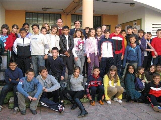 Alumnos de sexto de Primaria del CEIP Tartessos de la capital reciben un charla sobre la Constitución
