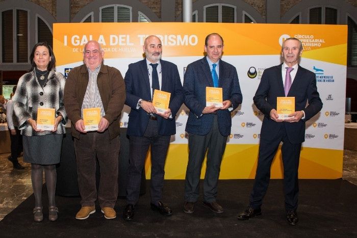 El sector turístico premia a Antonio Guzmán, Luis López Galdeano, Juan Antonio Domínguez Camacho, el restaurante Los Gordos y el camping Doñana
