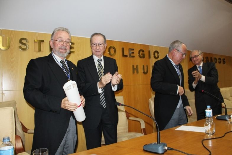 El notario Tomás Giménez toma posesión como nuevo miembro de la Academia de Ciencias, Artes y Letras de Huelva