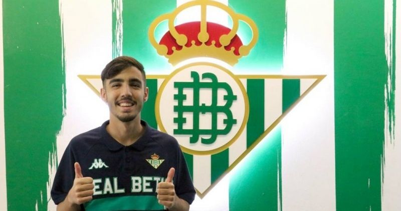 El centrocampista onubense Abreu renueva con el Betis hasta el año 2022