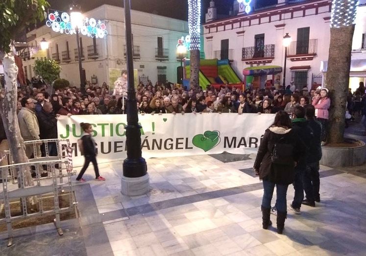 Masiva concentración en Almonte para pedir que 'se depuren responsabilidades' sobre el cuchillo investigado