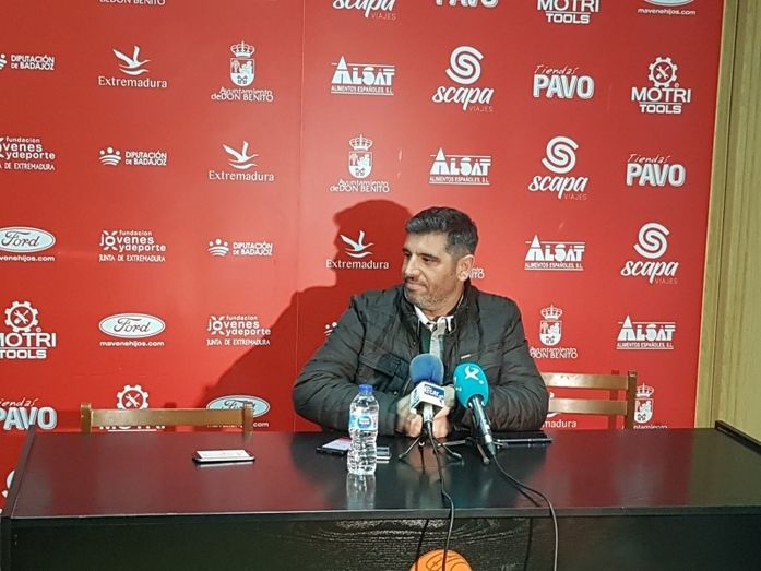 Juan García: 'Ha habido un penalti claro por una mano en el área del Recre'