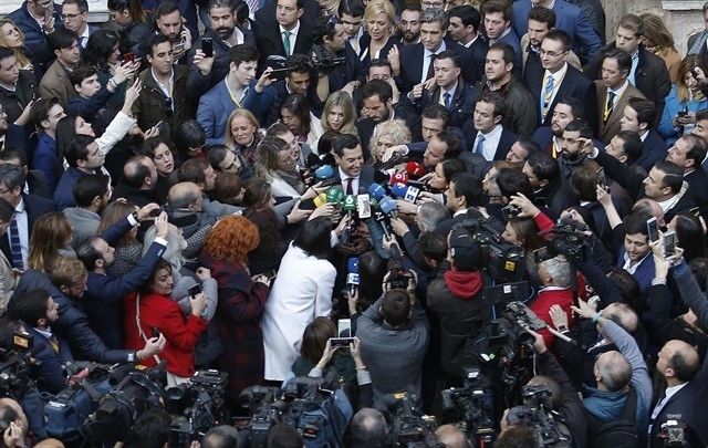 Juanma Moreno, investido presidente de la Junta de Andalucía en primera votación gracias a los votos de Cs y Vox