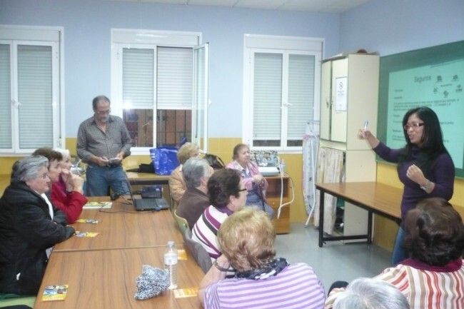 Taller a los mayores sobre los seguros de edificios y hogar