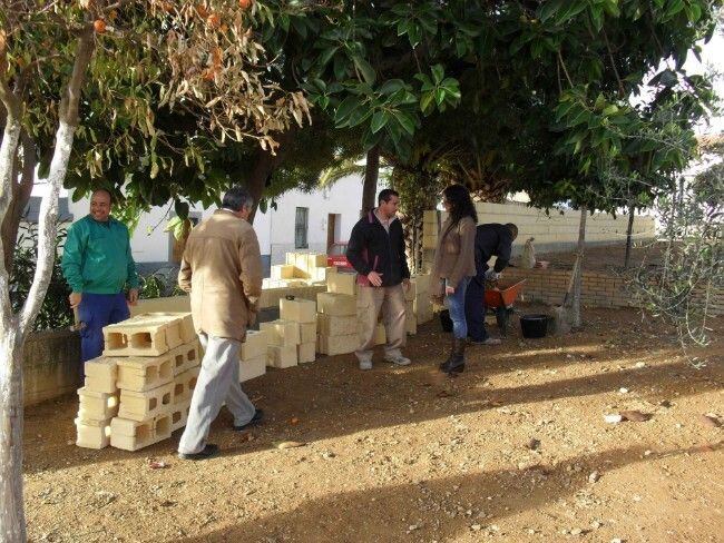La alcaldesa de Paterna supervisa las obras de reforma de la barriada del Prado de San Roque