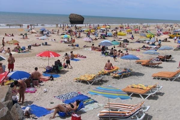 Matalascañas recibe a decenas de miles de turistas
