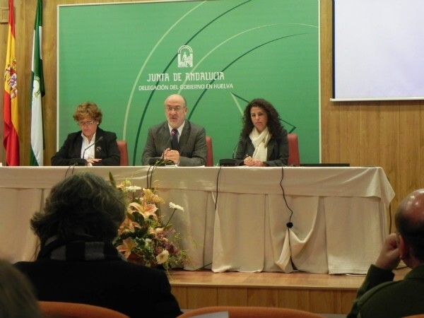 La Junta incentiva el acceso a las nuevas tecnologías para mayores de 80 años y personas con discapacidad