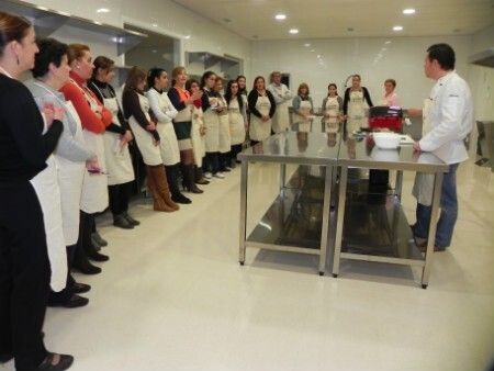 Doña Oria estrena su cocina con un Curso de Repostería
