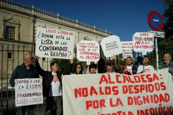 Los despedidos de Valverde exigen a la alcaldesa que les muestre 'la lista negra del PP'