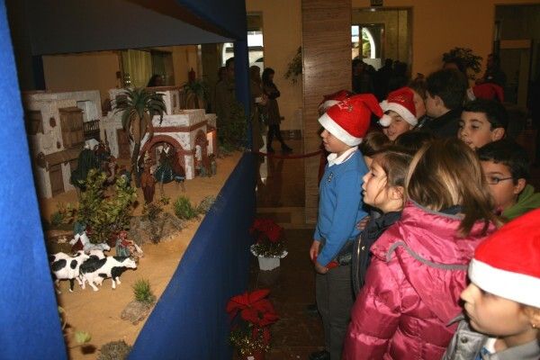 El belén de Diputación se convierte en cita tradicional de los escolares onubenses