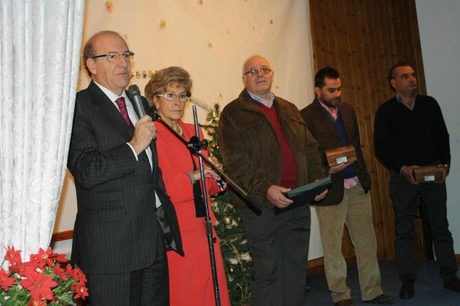 La Asociación de Vecinos Nuevo Molino celebra con villancicos la despedida del año