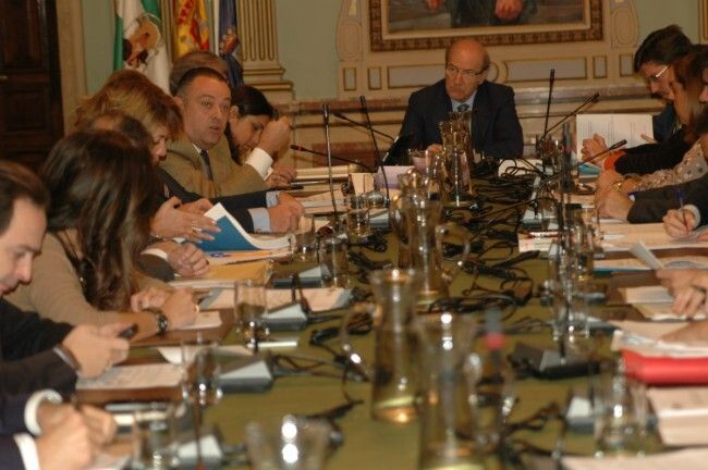 El pleno municipal del Ayuntamiento aprueba  los presupuestos municipales de 2012