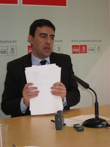 El PSOE cierra 2011 centrado en el desempleo y 'satisfecho' por 'los avances' en las infraestructuras