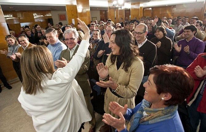 Báñez asegura en Huelva que parados y pensionistas 'no deben temer' con el PP porque son 'una prioridad'