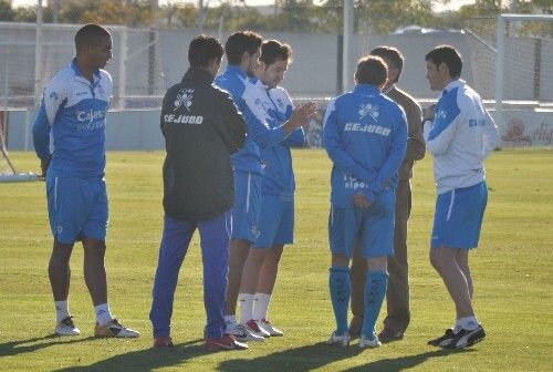 Vega ya entrena y los 'descartados' siguen al margen