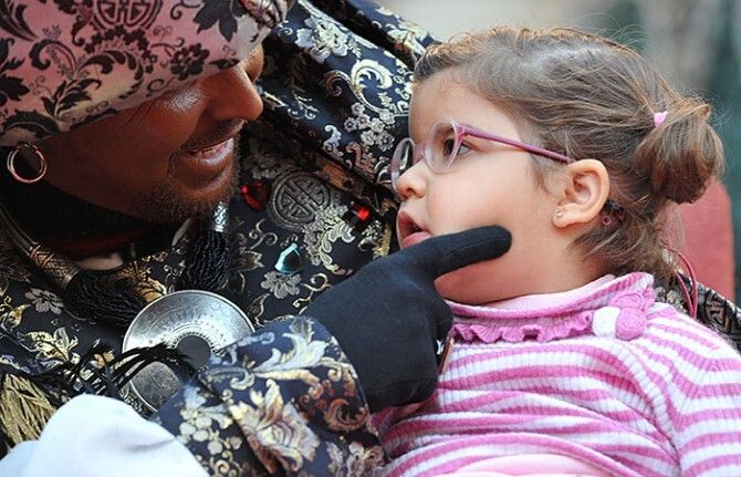 Sus Majestades de Oriente recogieron la ilusión de los niños onubenses