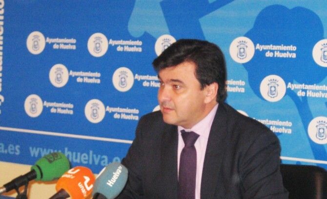 El PSOE exige al alcalde “que dé la cara y le explique a los ciudadanos los recortes que ha hecho”