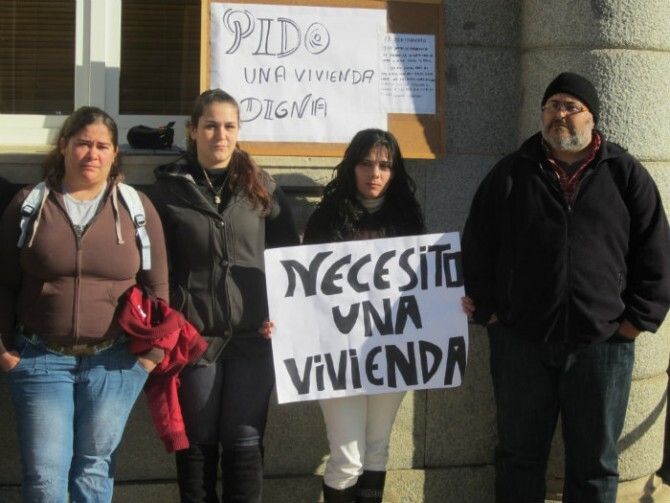 Una madre sin recursos reclama una 'vivienda digna' a Ayuntamiento y Junta