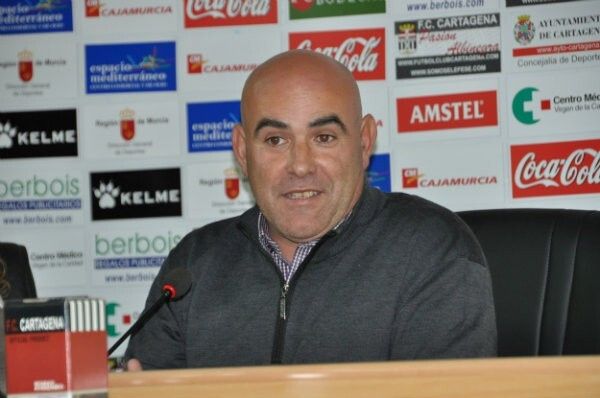 Carlos Ríos: 'La victoria ha sido más mérito nuestro que demérito del Recre'
