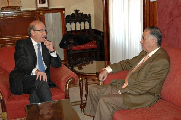 El alcalde y el subdelegado reafirman el compromiso del Gobierno con la llegada del AVE a Huelva