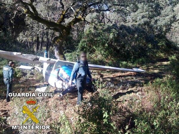 La Guardia Civil despliega más de treinta agentes para rescatar a los tripulantes de una avioneta siniestrada