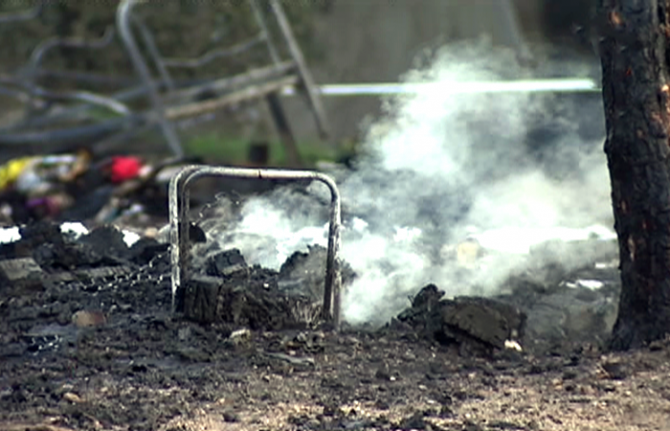 Detienen a una persona por el incendio de una chabola en Palos que le costó la vida a una pareja polaca