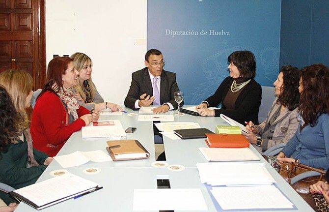 Los centros de servicios sociales comunitarios atienden a una media de 45.000 personas al año