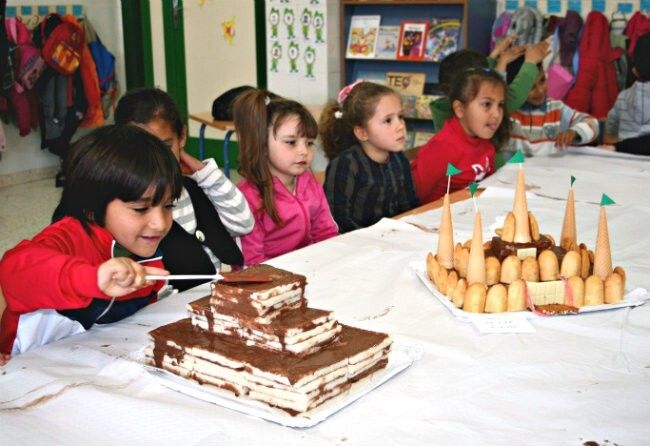Los escolares del Castillo de los Zúñiga regresan al Medievo para celebrar el Día de Andalucía