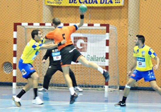 El PAN Moguer completa un febrero negro en Tenerife  (29-28)