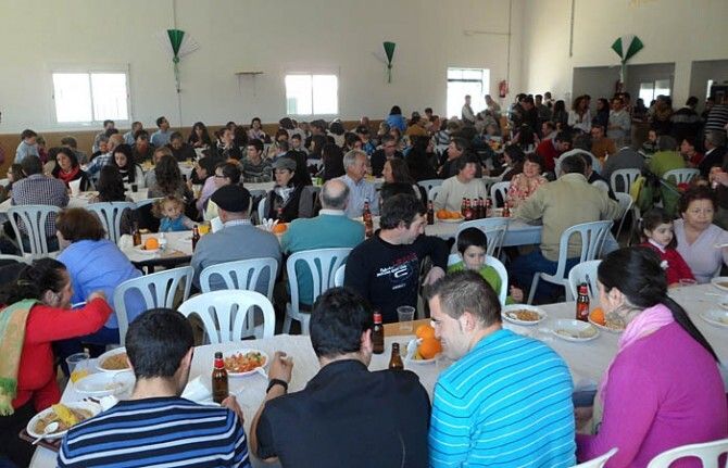 Puerto Moral celebra con éxito y gran presencia de público su cocido popular