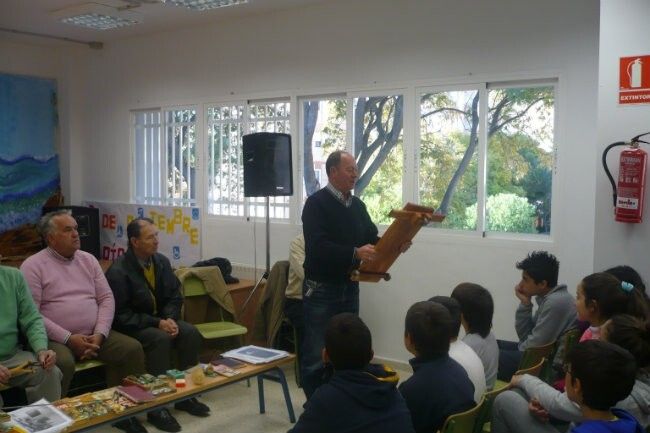 Unos 400 alumnos participan en el programa 'Conocer a tus mayores'