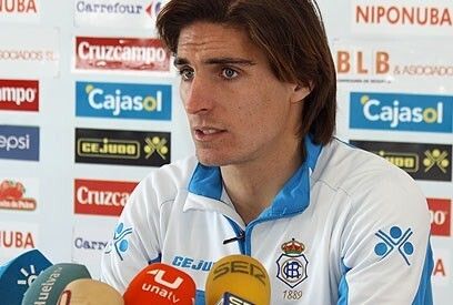 Berrocal: 'Ser el 9 del Recreativo es una responsabilidad muy grande'