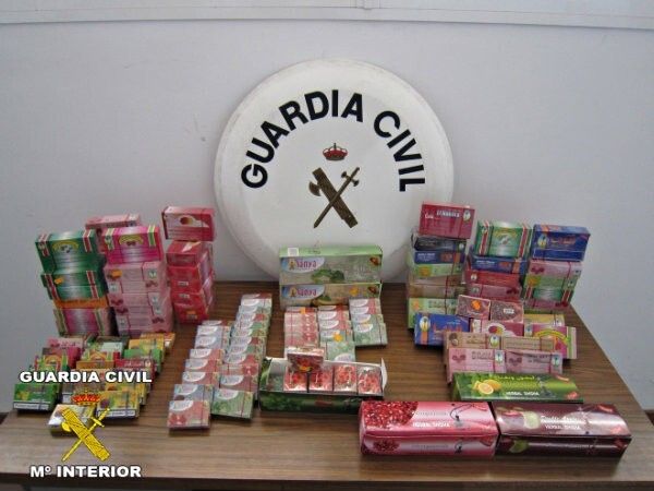 La Guardia Civil aprehende tabaco de contrabando en bazares de Almonte