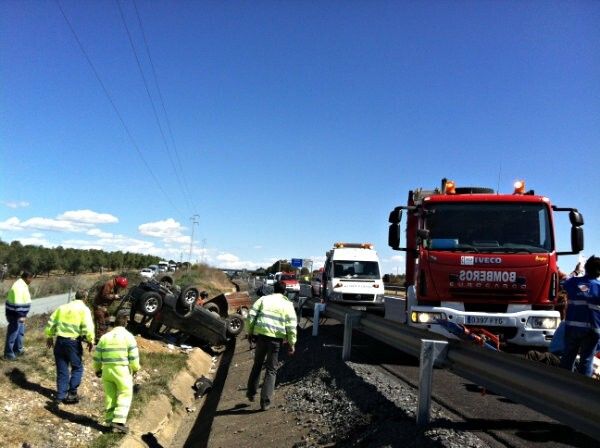 Dos heridos tras volcar un vehículo en la A-49 a la altura de Chucena