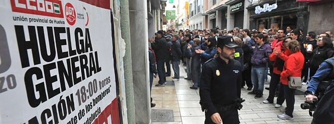 Representantes de UGT y CCOO recorren la capital para provocar el cierre de comercios