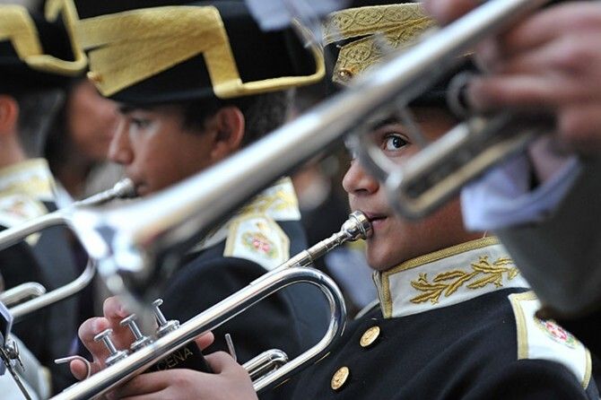 El buen hacer cofrade de la Sagrada Cena y la Virgen del Rosario abren la Semana Mayor de Huelva