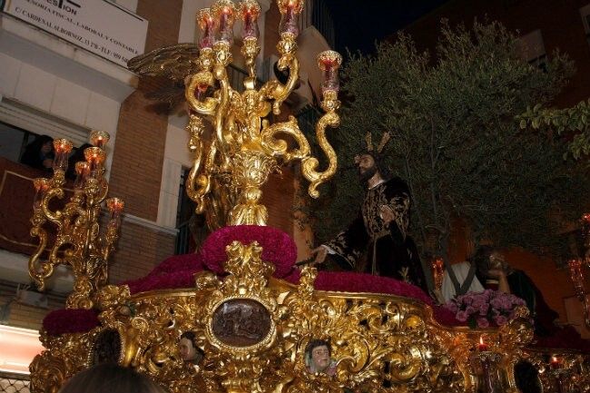 Vera Cruz y Oración, elegancia y tradición cofrade