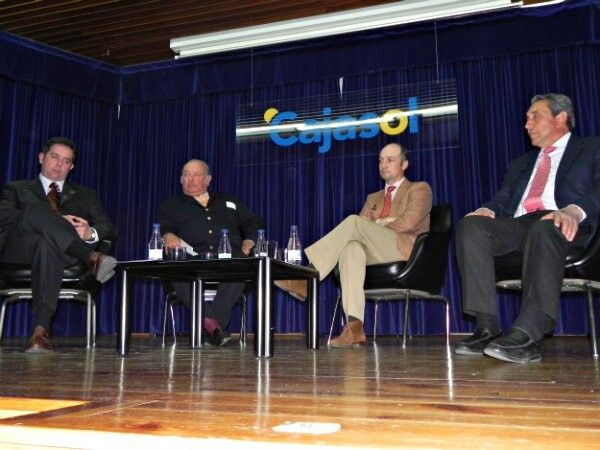 La aportación de Juan Pedro Domecq a la cría del toro, a debate en el Ciclo de Cajasol