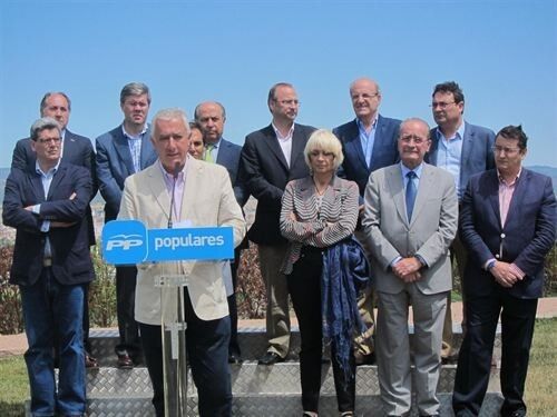El Tribunal Constitucional suspende la norma andaluza que declara incompatible ser alcalde y diputado