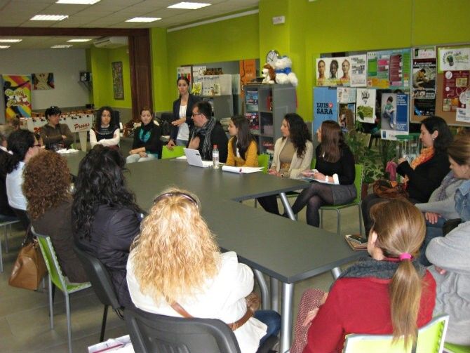 La Casa de la Juventud de Punta organiza un coloquio con padres y madres sobre la drogadicción