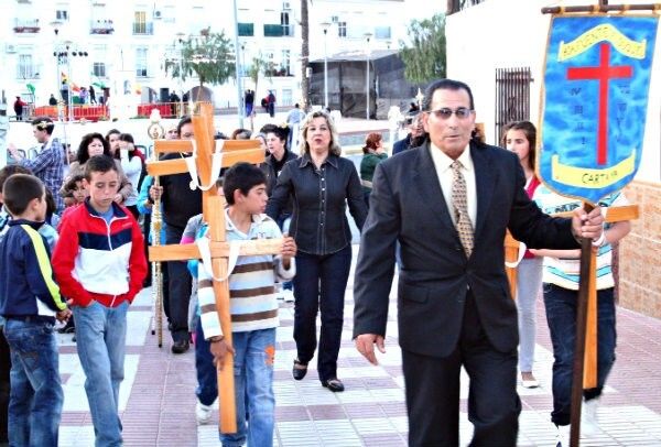 Las cruces infantiles animaron las calles del centro de Cartaya